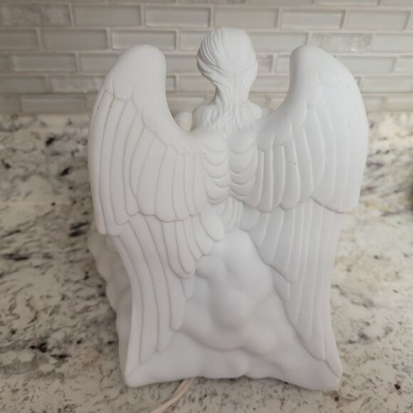 Avon White Angel Table Lamp Figurine Playing Harp 7" Tall Plug-In Electric Light - Picture 3 of 6